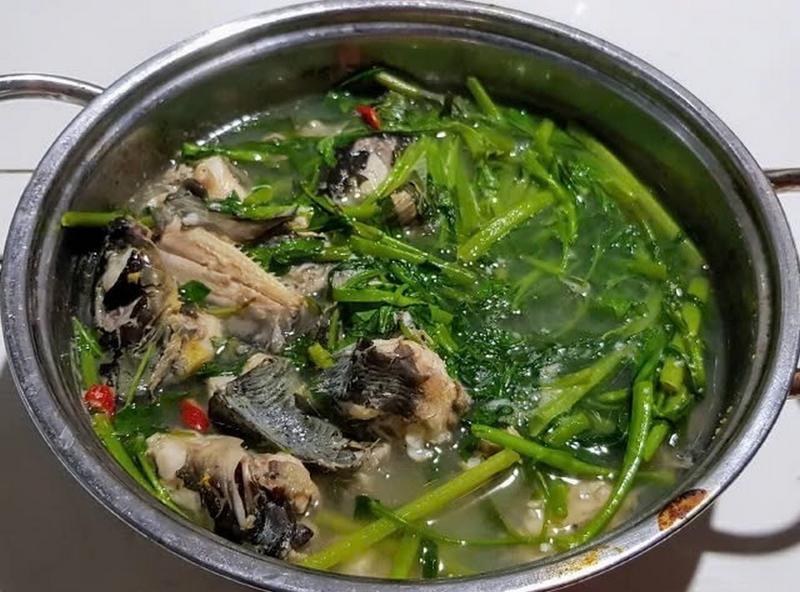 Canh rau nhút nấu cá thành phẩm