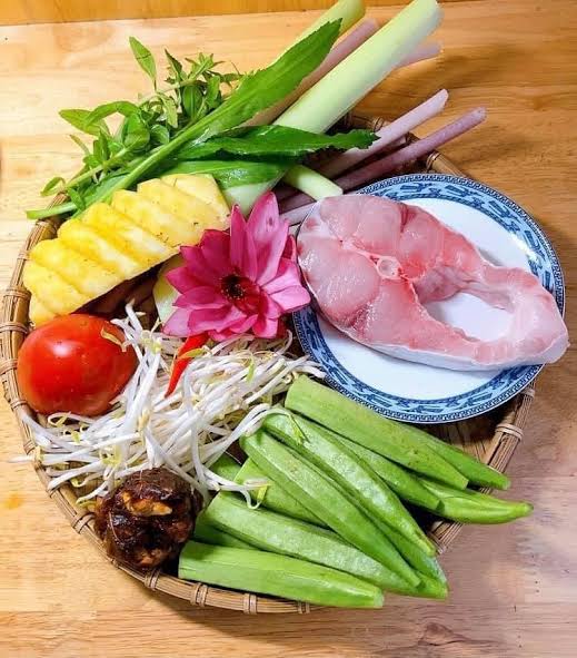 Canh chua cá nấu ngò gai